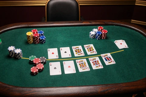 Blackjack Live von Playtech als Casino-Spielkarte im Total Casino